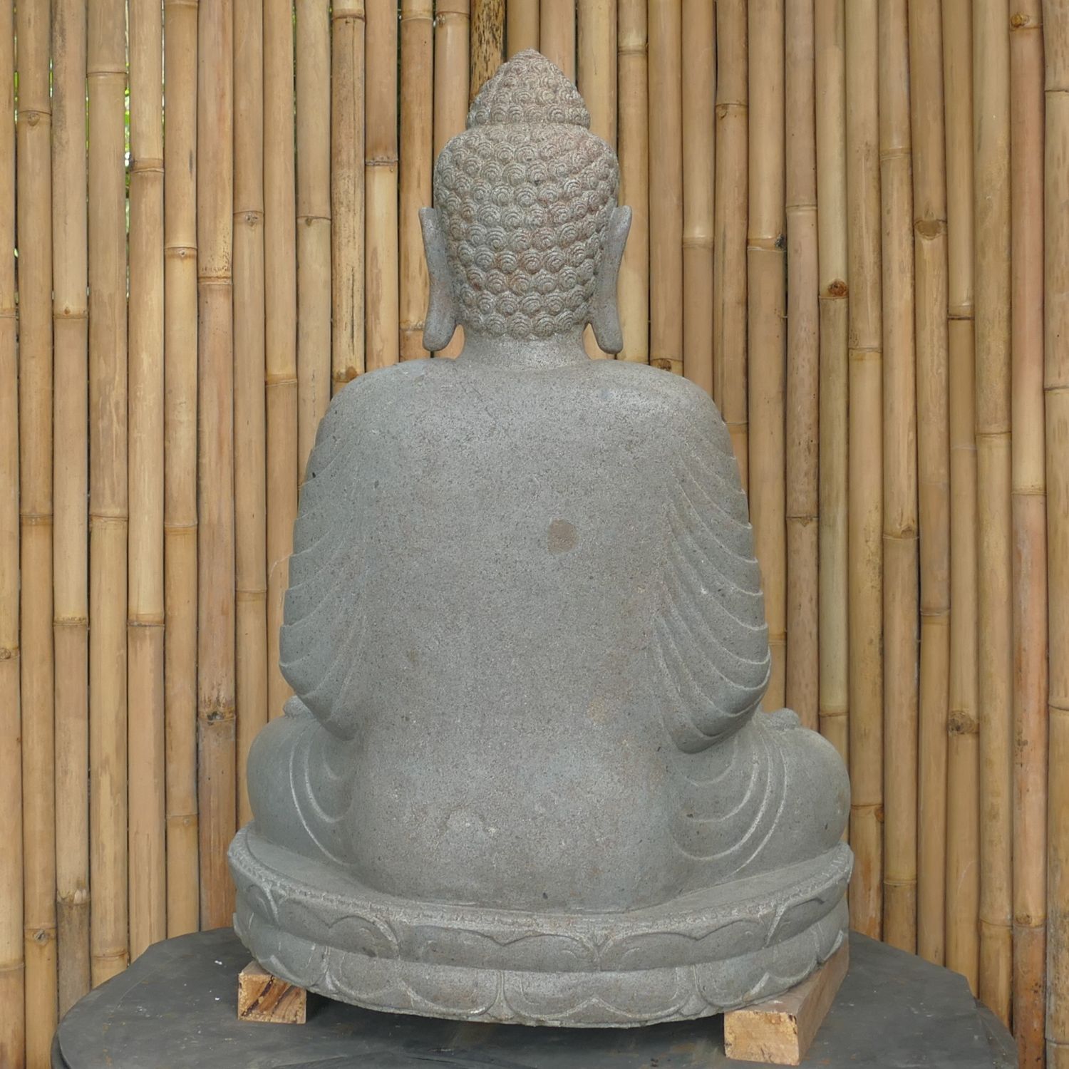  Product image 5 of the product “Seated Buddha made of Riverstone in Bhumisparsha - gesture of touching the earth, approx. 100cm height, natural ”